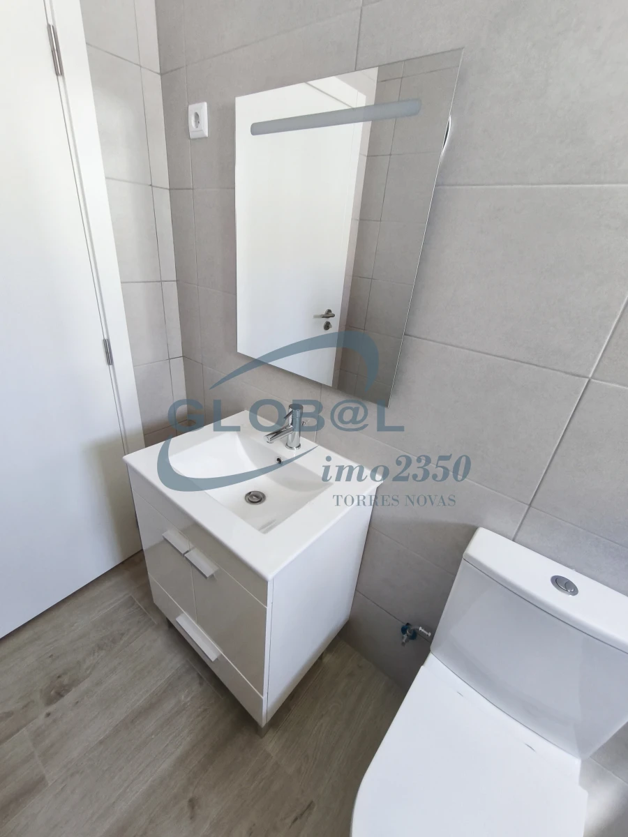 Moradia T0 para Venda em Torres Novas (Santa Maria, Salvador e Santiago) Foto 14