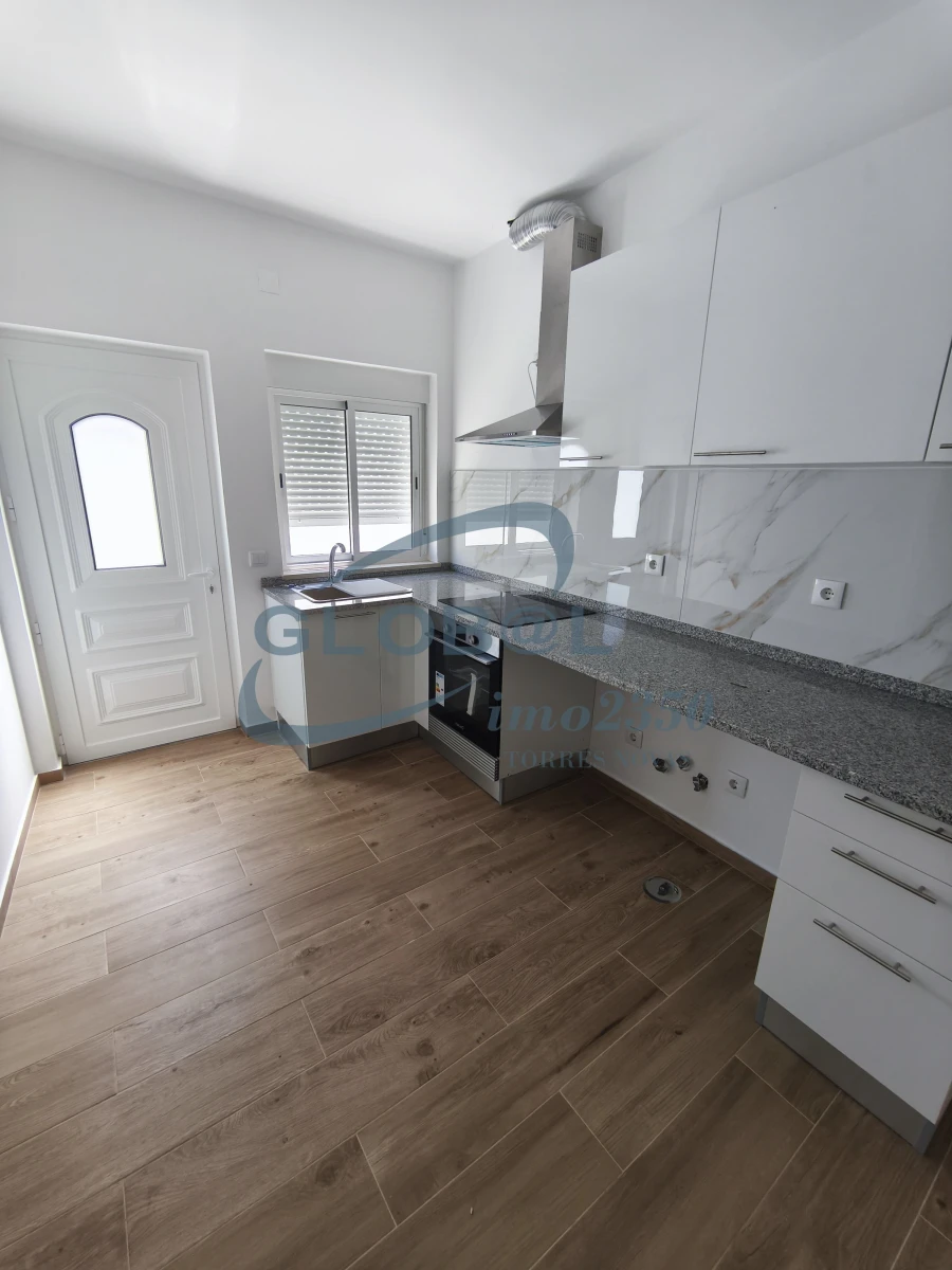 Moradia T0 para Venda em Torres Novas (Santa Maria, Salvador e Santiago) Foto 6