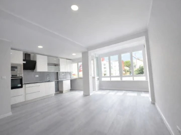 Apartamento T2 para Venda em Oeiras e São Julião da Barra, Paço de Arcos e Caxias