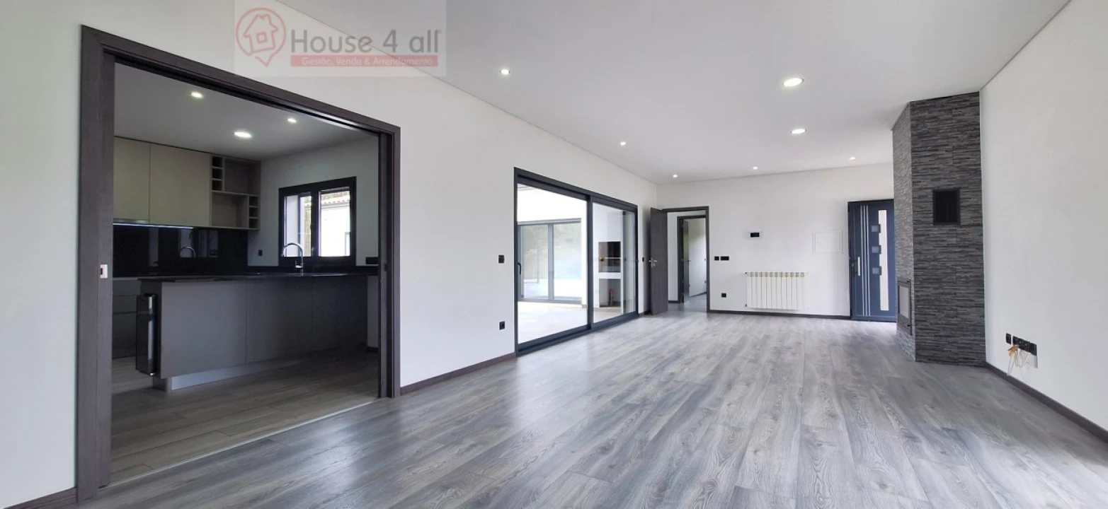 Moradia T3 para Venda em Bidoeira de Cima Foto 12