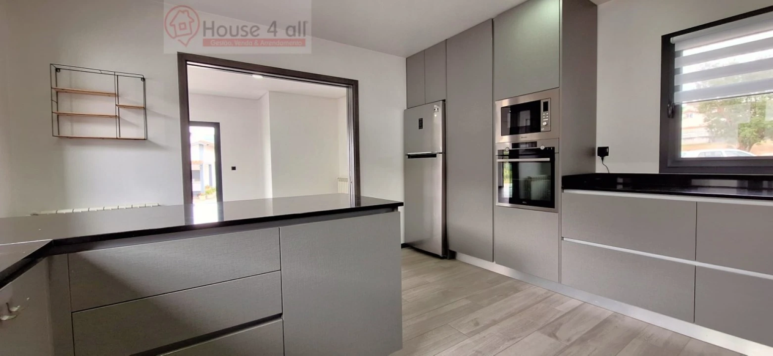 Moradia T3 para Venda em Bidoeira de Cima Foto 18