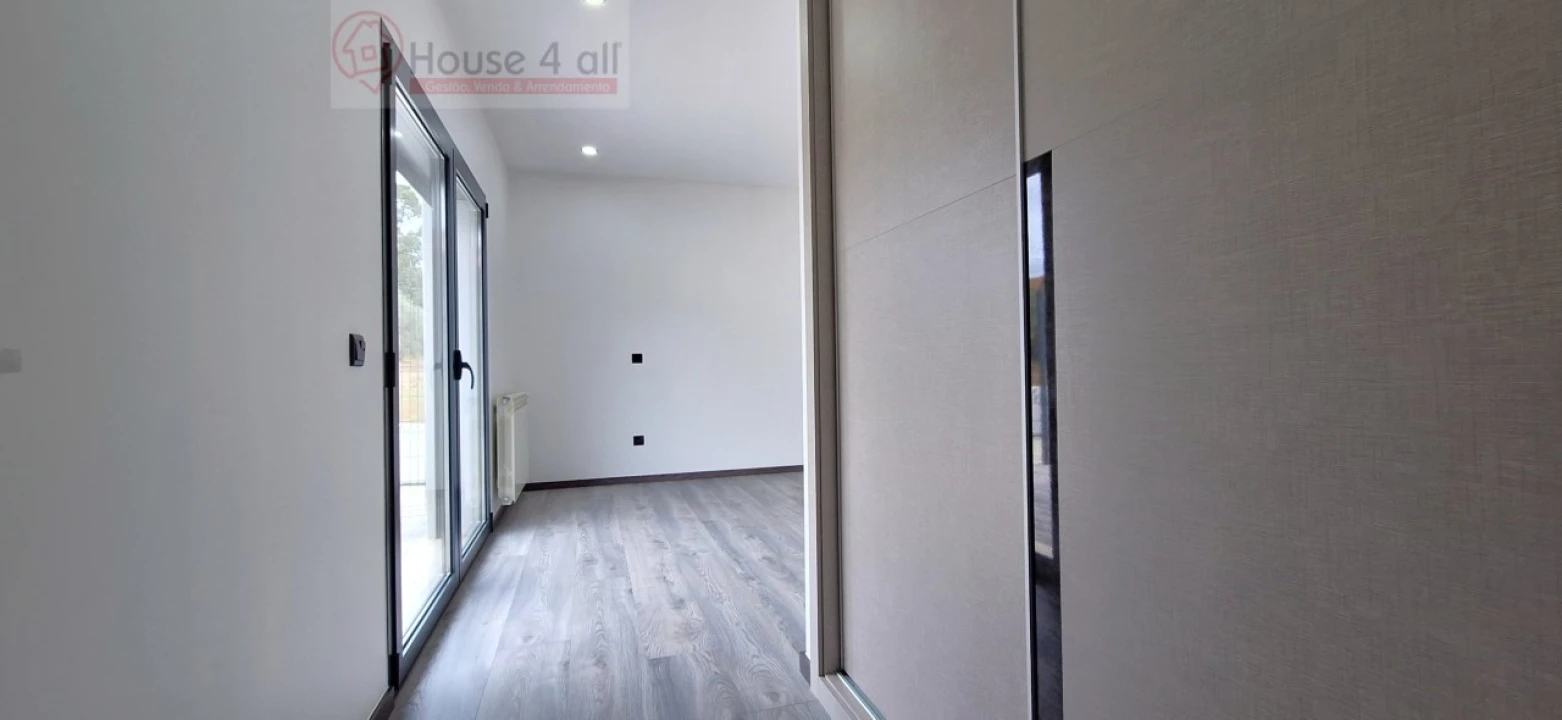 Moradia T3 para Venda em Bidoeira de Cima Foto 25