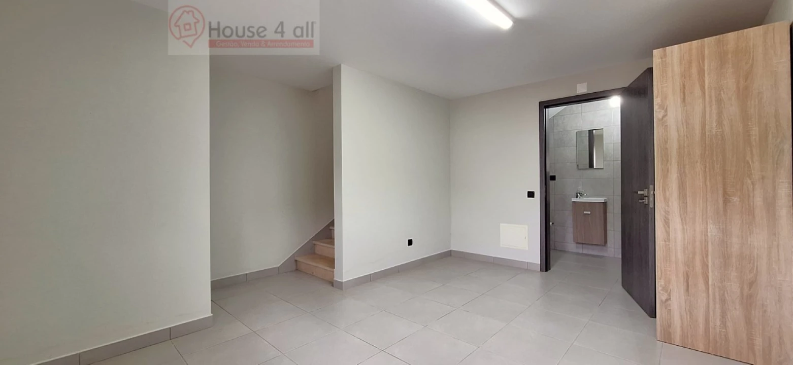 Moradia T3 para Venda em Bidoeira de Cima Foto 36