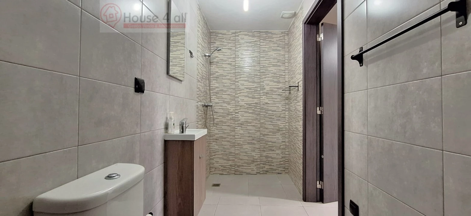 Moradia T3 para Venda em Bidoeira de Cima Foto 38