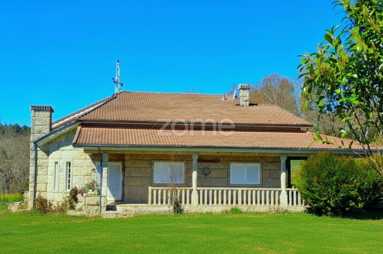 Moradia T4 para Venda em Cervos Foto 2