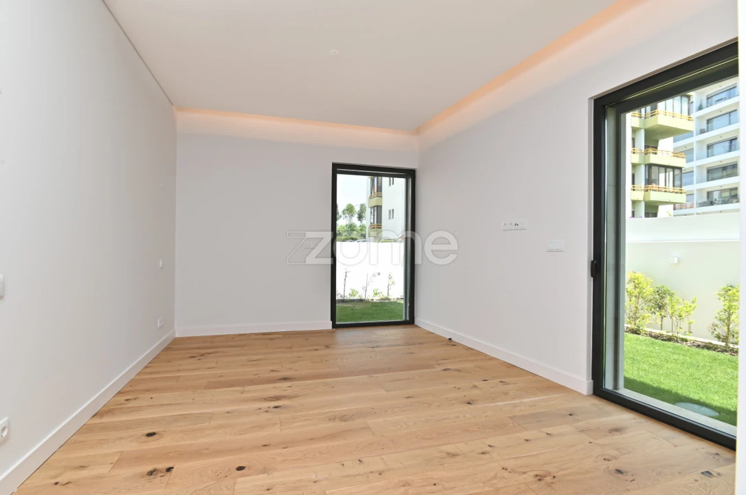 Apartamento T4 para Venda em Carcavelos e Parede Foto 24