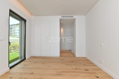 Apartamento T4 para Venda em Carcavelos e Parede