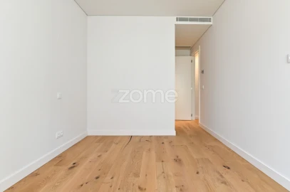 Apartamento T4 para Venda em Carcavelos e Parede