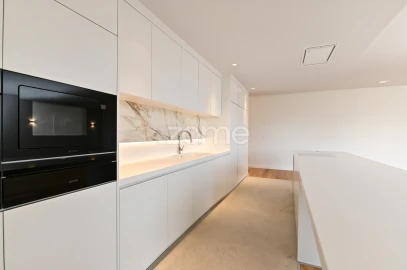 Apartamento T4 para Venda em Carcavelos e Parede