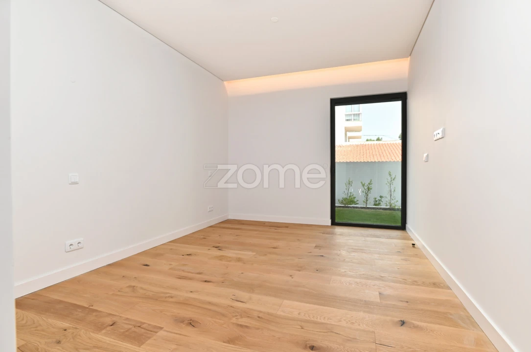 Apartamento T4 para Venda em Carcavelos e Parede Foto 21
