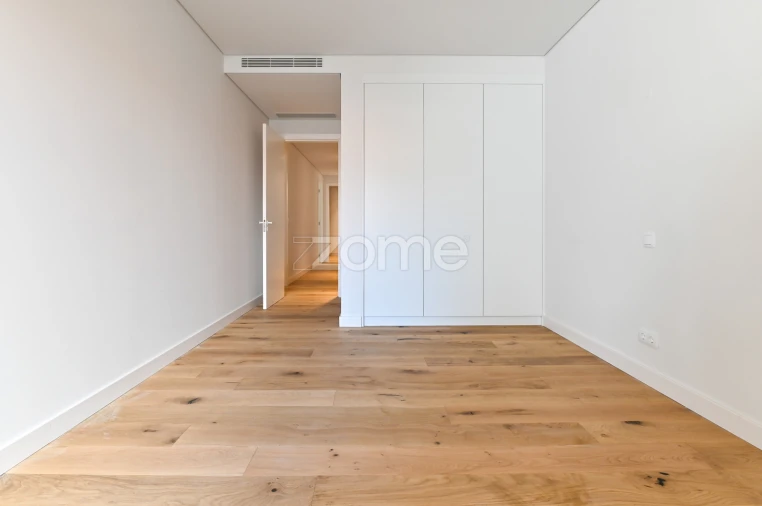 Apartamento T4 para Venda em Carcavelos e Parede Foto 22