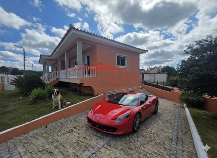 Moradia T5 para Venda em Nine Foto 5