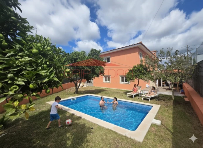 Moradia T5 para Venda em Nine Foto 1