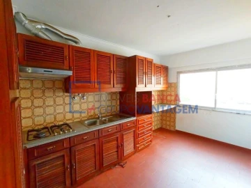 Apartamento T3 para Venda em Carregado e Cadafais