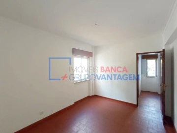 Apartamento T3 para Venda em Carregado e Cadafais