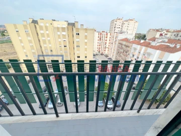 Apartamento T3 para Venda em Carregado e Cadafais