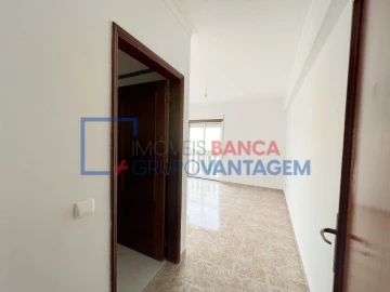 Apartamento T3 para Venda em Carregado e Cadafais