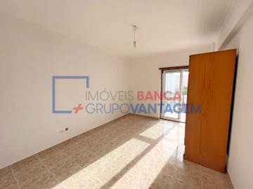 Apartamento T3 para Venda em Carregado e Cadafais