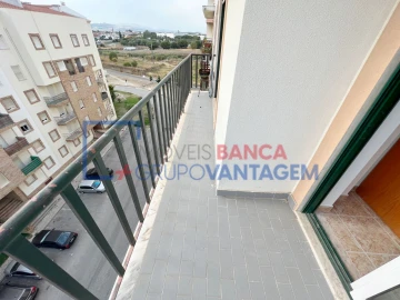 Apartamento T3 para Venda em Carregado e Cadafais