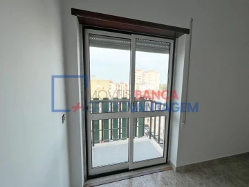 Apartamento T3 para Venda em Carregado e Cadafais