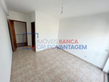 Apartamento T3 para Venda em Carregado e Cadafais