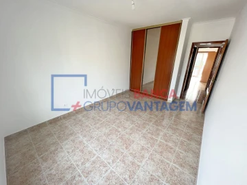 Apartamento T3 para Venda em Carregado e Cadafais