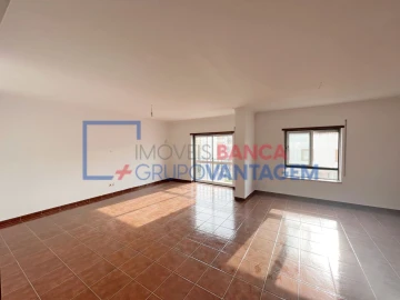 Apartamento T3 para Venda em Carregado e Cadafais