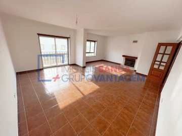 Apartamento T3 para Venda em Carregado e Cadafais