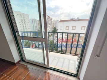 Apartamento T3 para Venda em Carregado e Cadafais