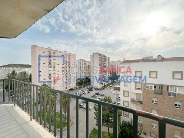 Apartamento T3 para Venda em Carregado e Cadafais