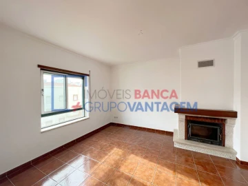 Apartamento T3 para Venda em Carregado e Cadafais
