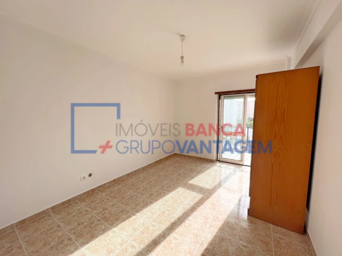 Apartamento T3 para Venda em Carregado e Cadafais Foto 11