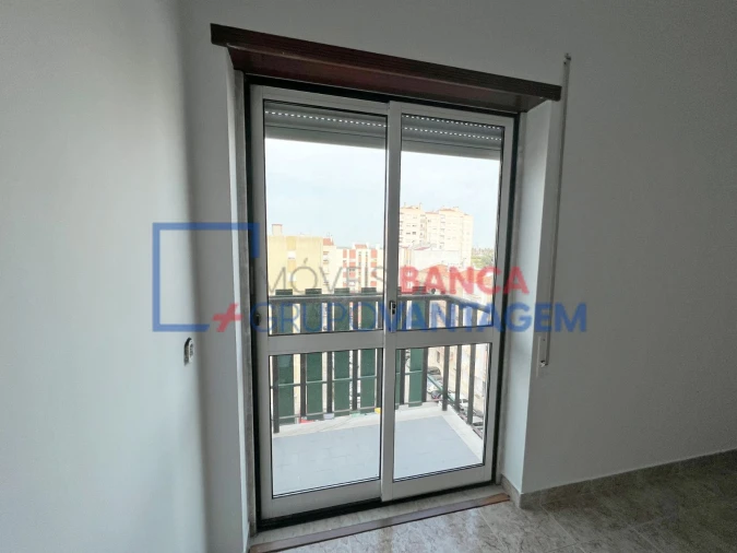 Apartamento T3 para Venda em Carregado e Cadafais Foto 17
