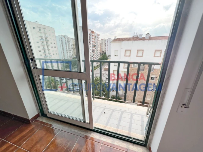 Apartamento T3 para Venda em Carregado e Cadafais Foto 23