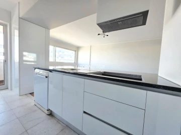 Apartamento T4 para Venda em Glória e Vera Cruz