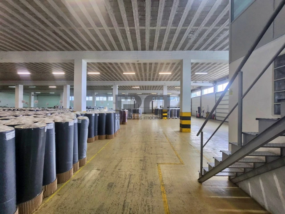 Armazém para Arrendamento em Escapães Foto 6