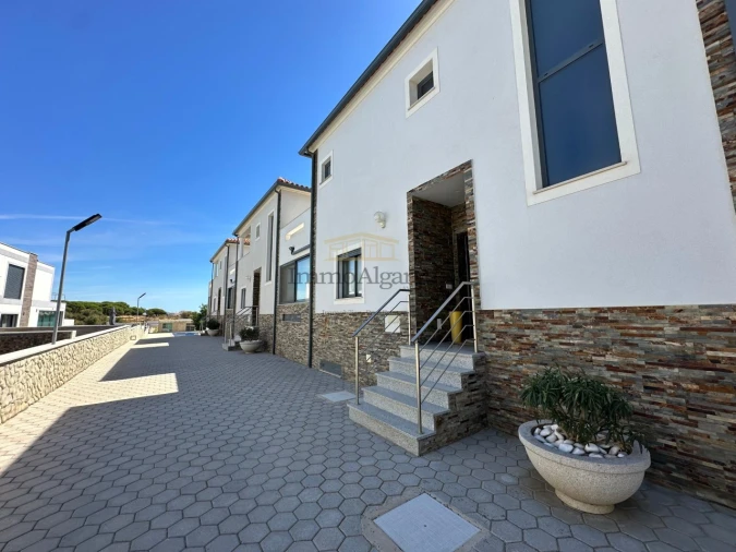 Moradia T3 para Venda em Albufeira e Olhos de Água Foto 2