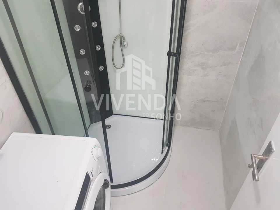 Apartamento T1 para Venda em Corroios Foto 8