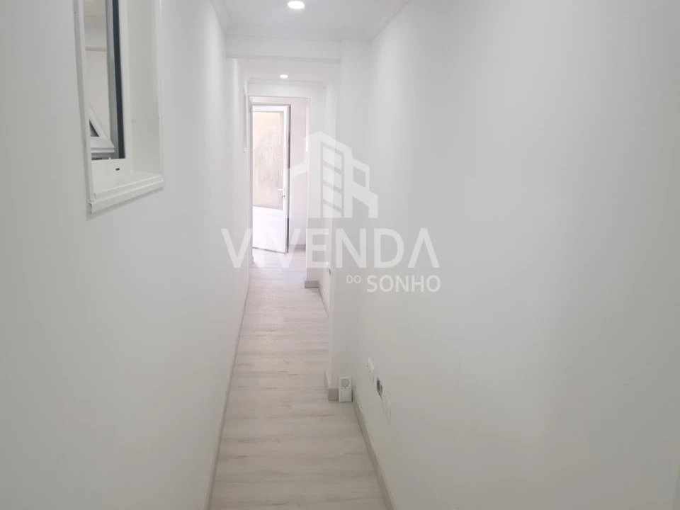 Apartamento T1 para Venda em Corroios Foto 9
