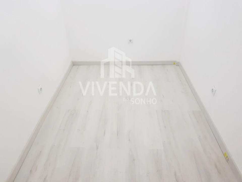 Apartamento T1 para Venda em Corroios Foto 10