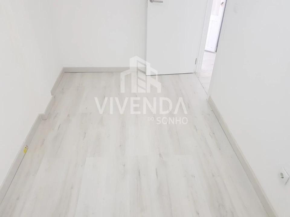 Apartamento T1 para Venda em Corroios Foto 11
