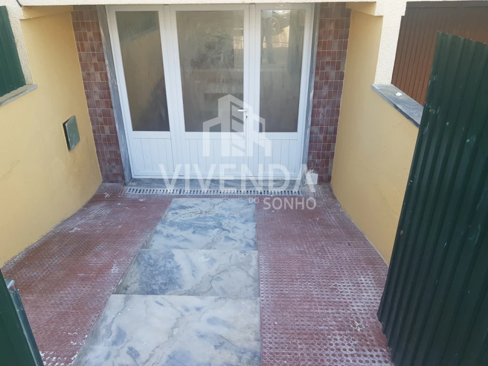 Apartamento T1 para Venda em Corroios Foto 12