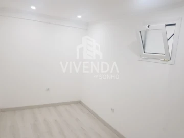 Apartamento T1 para Venda em Corroios