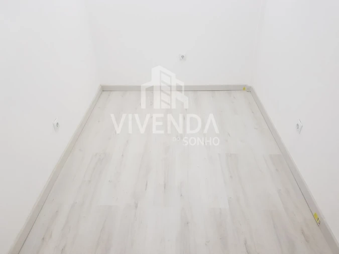 Apartamento T1 para Venda em Corroios Foto 10