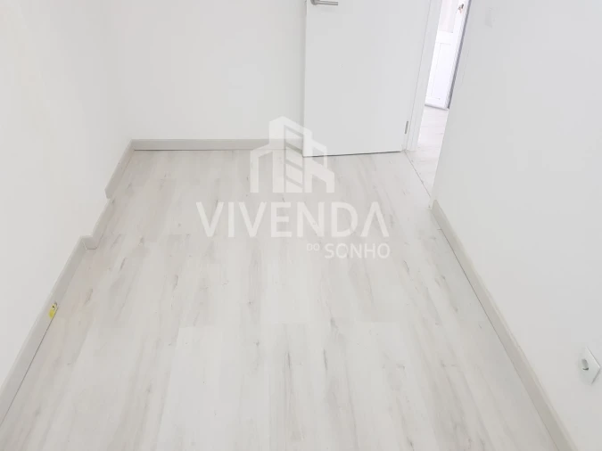 Apartamento T1 para Venda em Corroios Foto 11