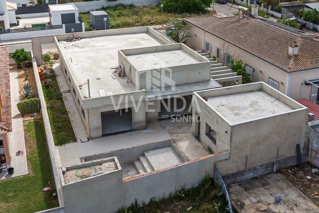 Moradia T5 para Venda em Azeitão (São Lourenço e São Simão) Foto 1