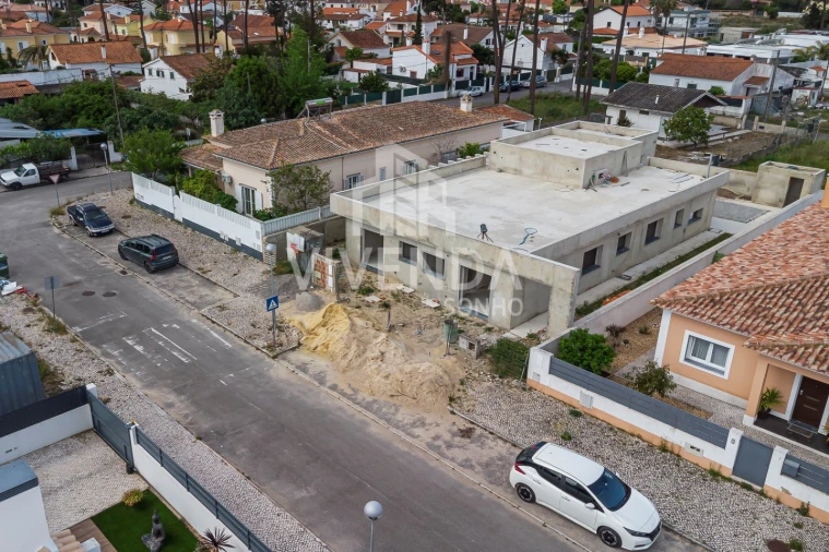 Moradia T5 para Venda em Azeitão (São Lourenço e São Simão) Foto 3