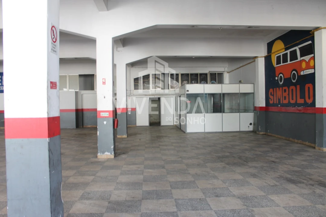 Armazém para Arrendamento em Amora Foto 1
