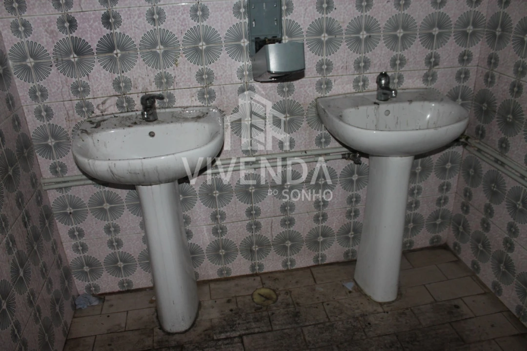 Armazém para Arrendamento em Amora Foto 11