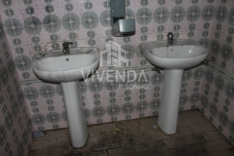 Armazém para Arrendamento em Amora Foto 11